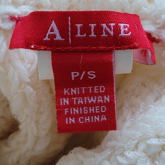 Cropped Side-Button Cream Sweater NWOT | Women's Small Turtleneck Loose Knit - Picture 10 of 16